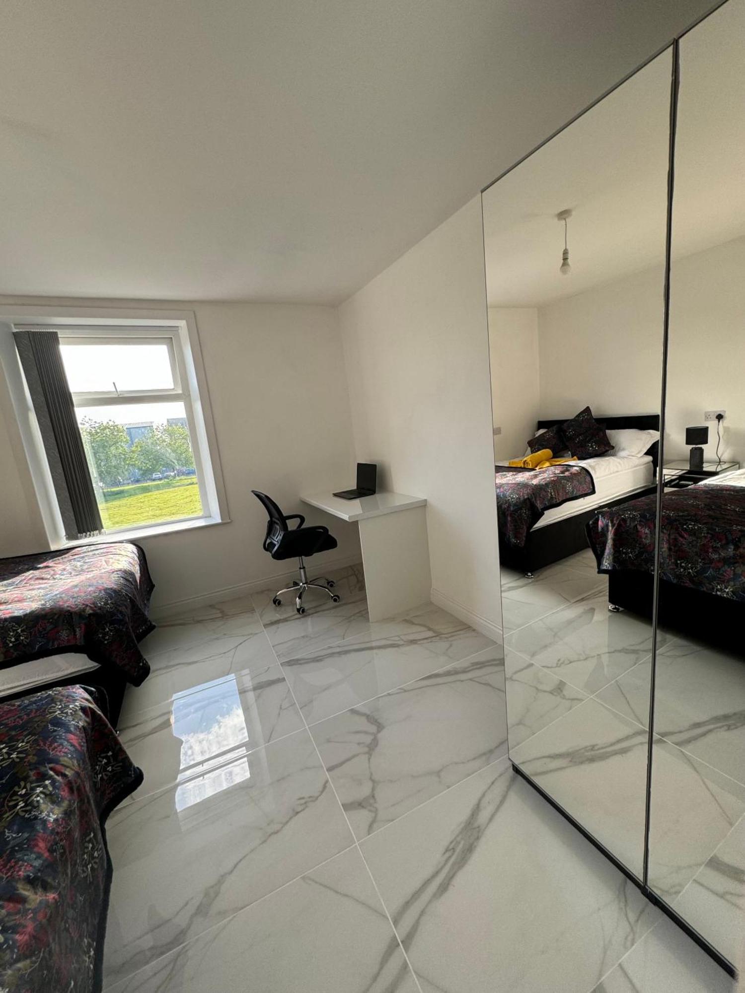 The Opulence - 5 Star Apartment *
